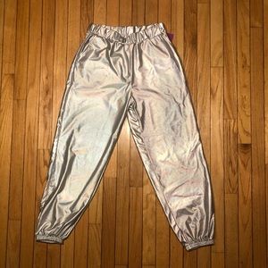 Holographic Pants